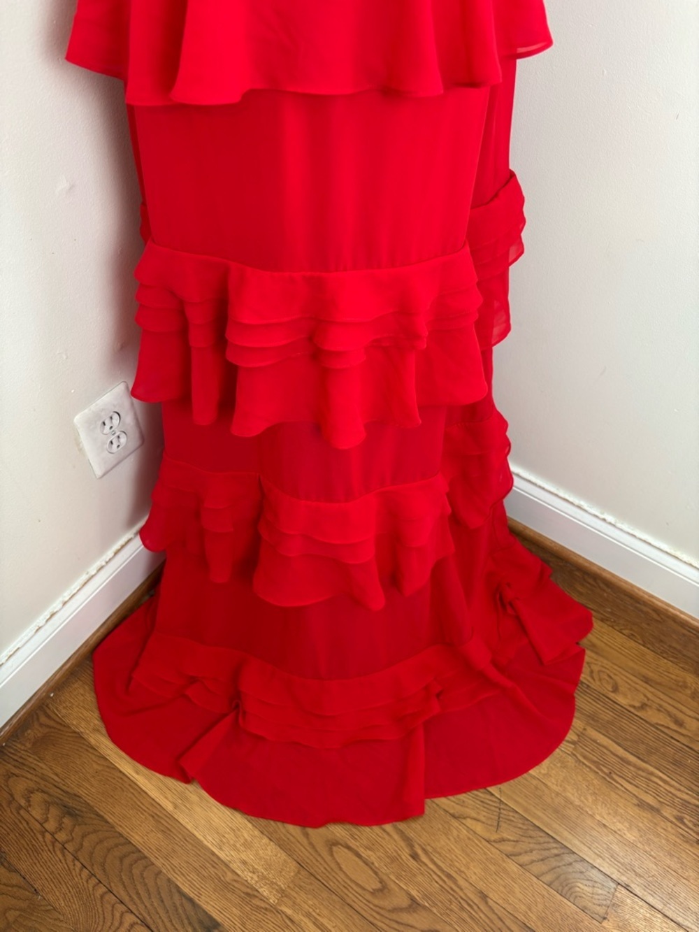 True Decadence Sophia Red Deep Plunge
Layered Ruffle Maxi-Dress Size Large NWT - Picture 6 of 12